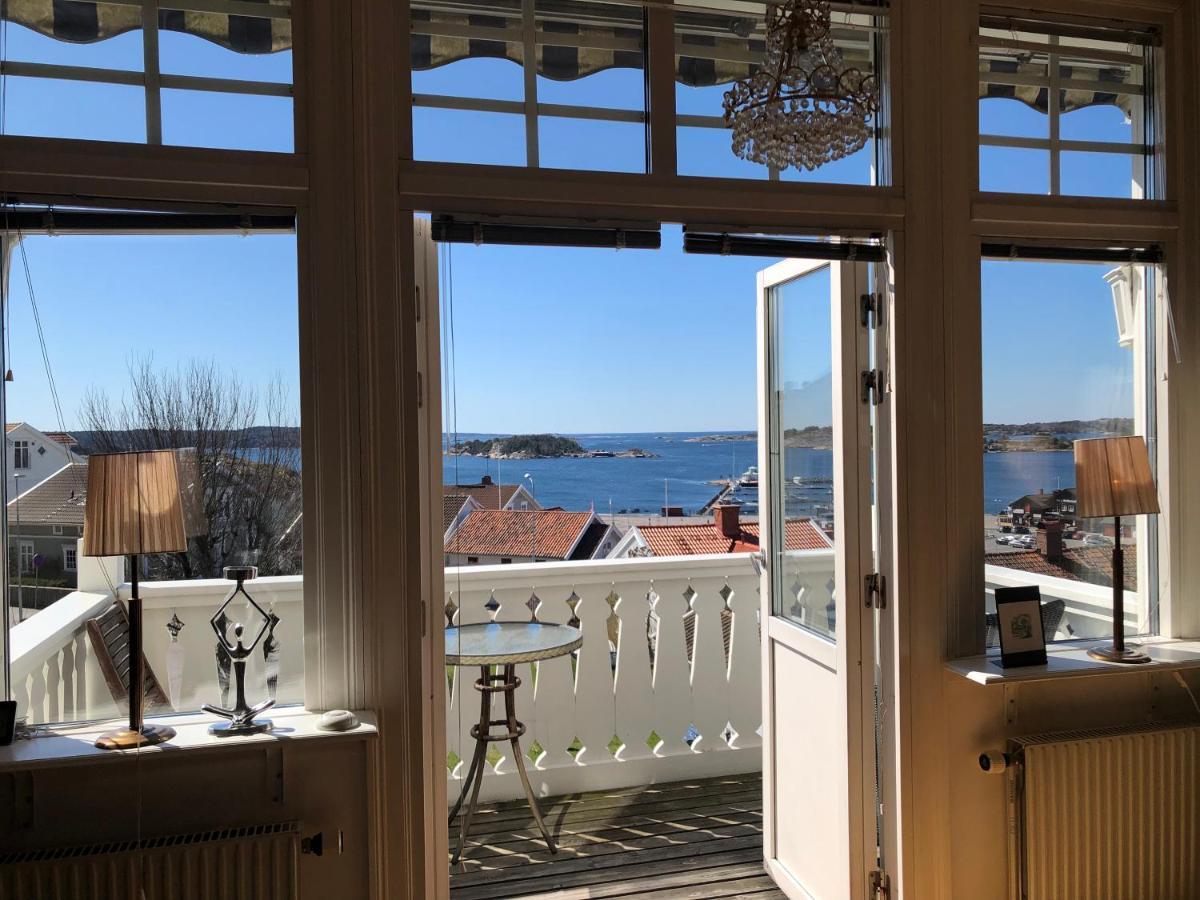 Vacker Vaning Med Havsutsikt I Stroemstads Centrum. Exterior photo